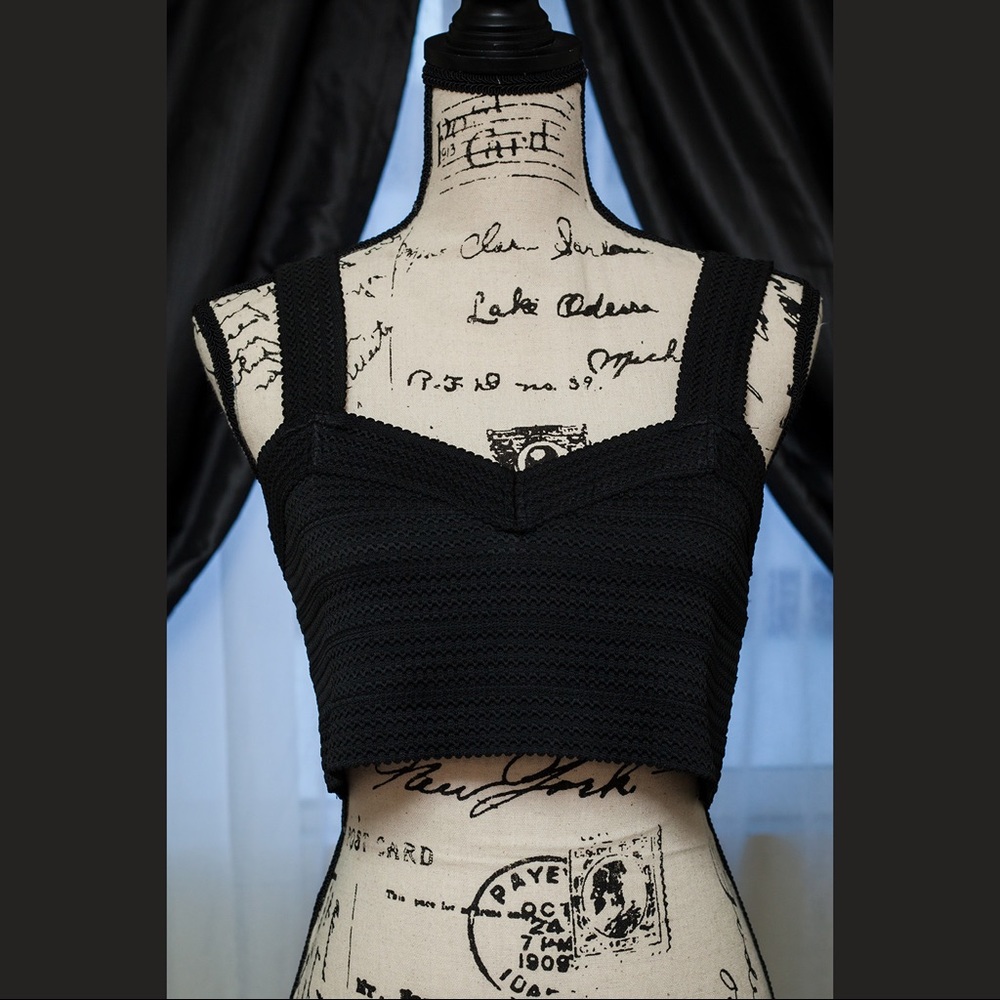 NWT | H&M | BlACK CROP TANK TOP SIZE M